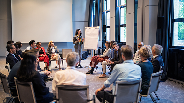 人力资源公司凯发k8官网国际认为中国制造业企业出海应从人才培养与人才开展双驱动模型管理国际化人才